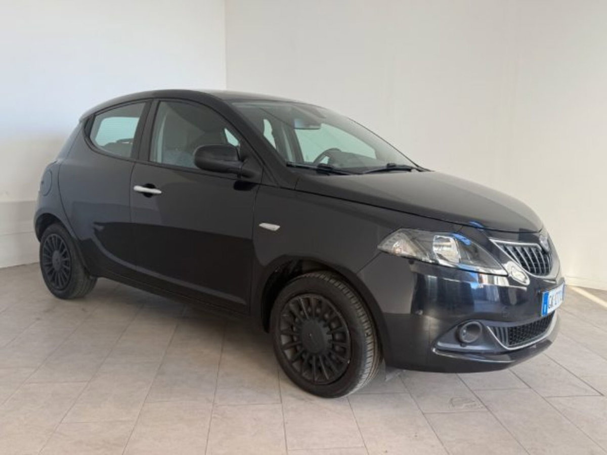 Lancia Ypsilon 1.0 FireFly 5 porte S&S Hybrid Ecochic A. Ferretti (11)