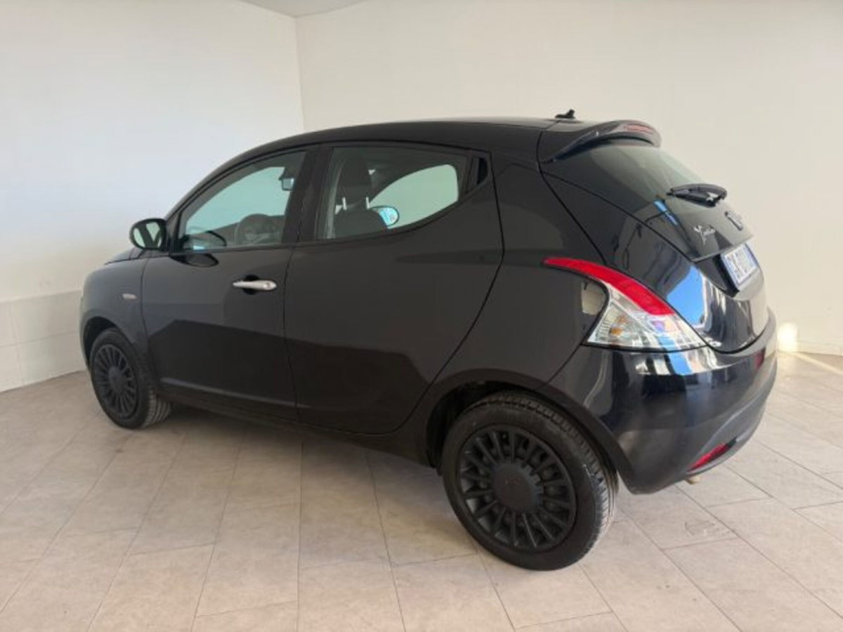Lancia Ypsilon 1.0 FireFly 5 porte S&S Hybrid Ecochic A. Ferretti (3)