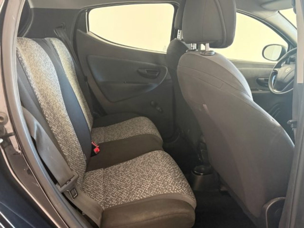 Lancia Ypsilon 1.0 FireFly 5 porte S&S Hybrid Ecochic A. Ferretti (5)