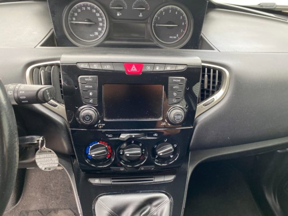 Lancia Ypsilon 1.2 69 CV 5 porte GPL Ecochic Platinum (12)