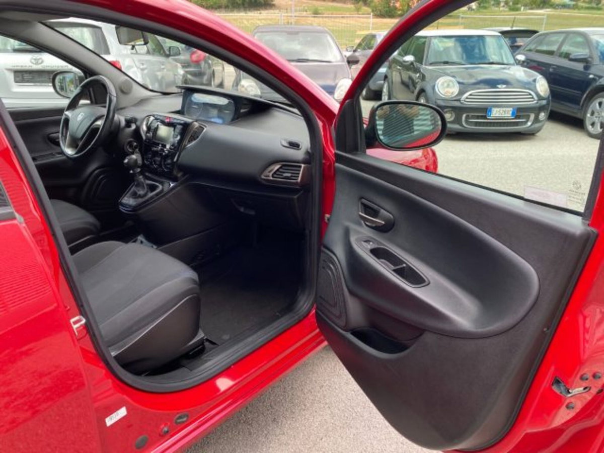 Lancia Ypsilon 1.2 69 CV 5 porte GPL Ecochic Platinum (19)