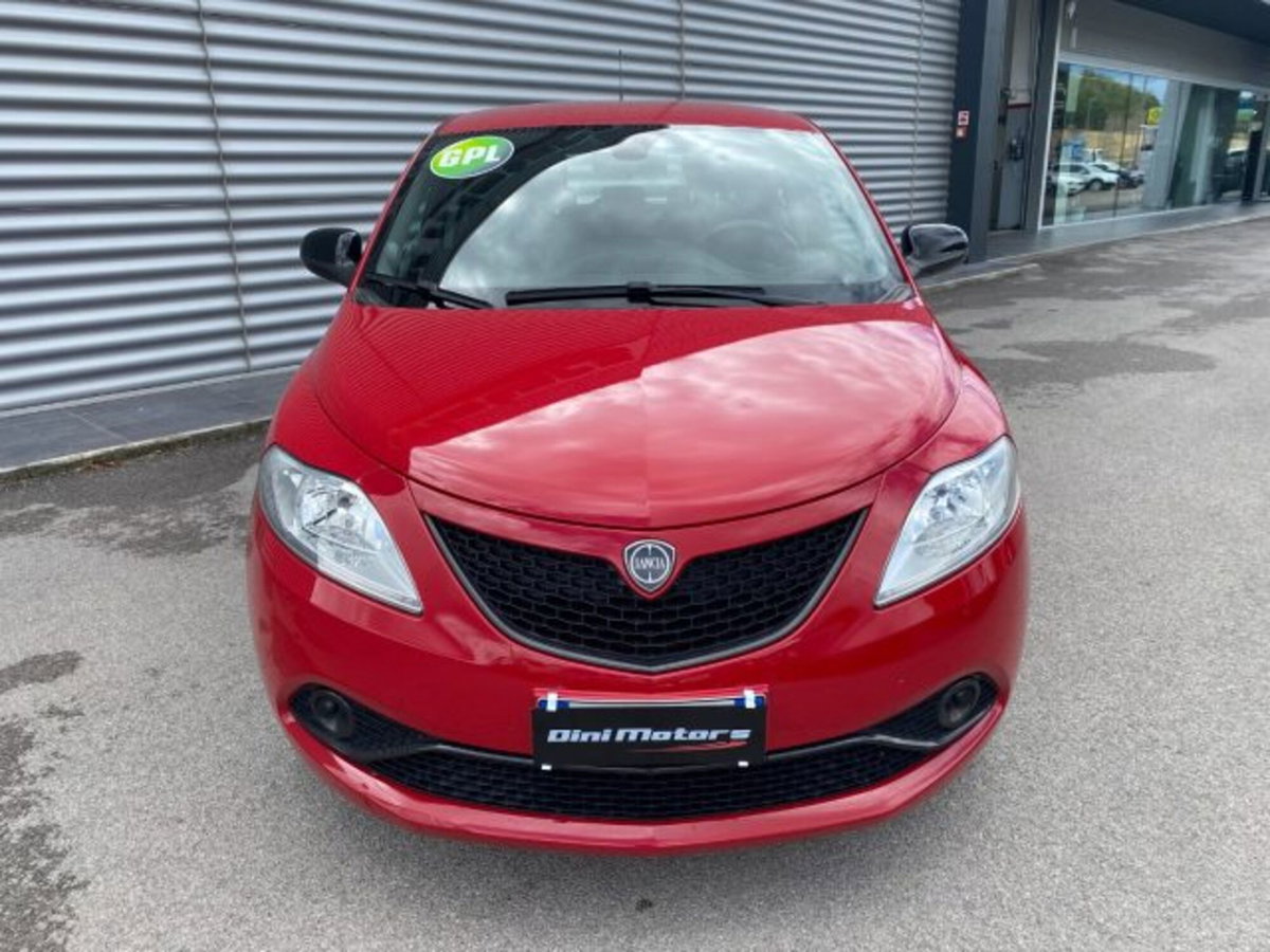 Lancia Ypsilon 1.2 69 CV 5 porte GPL Ecochic Platinum (2)