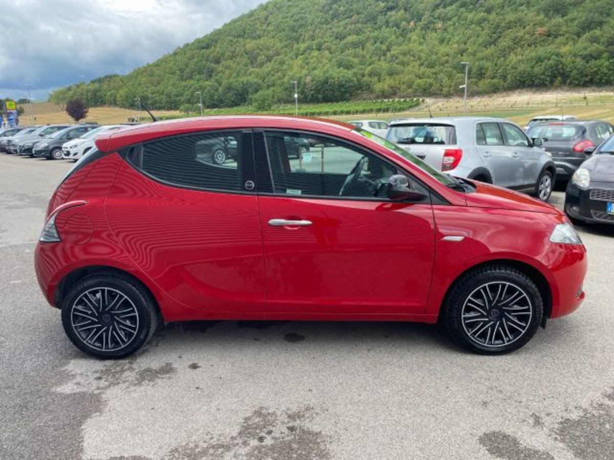 Lancia Ypsilon 1.2 69 CV 5 porte GPL Ecochic Platinum (4)