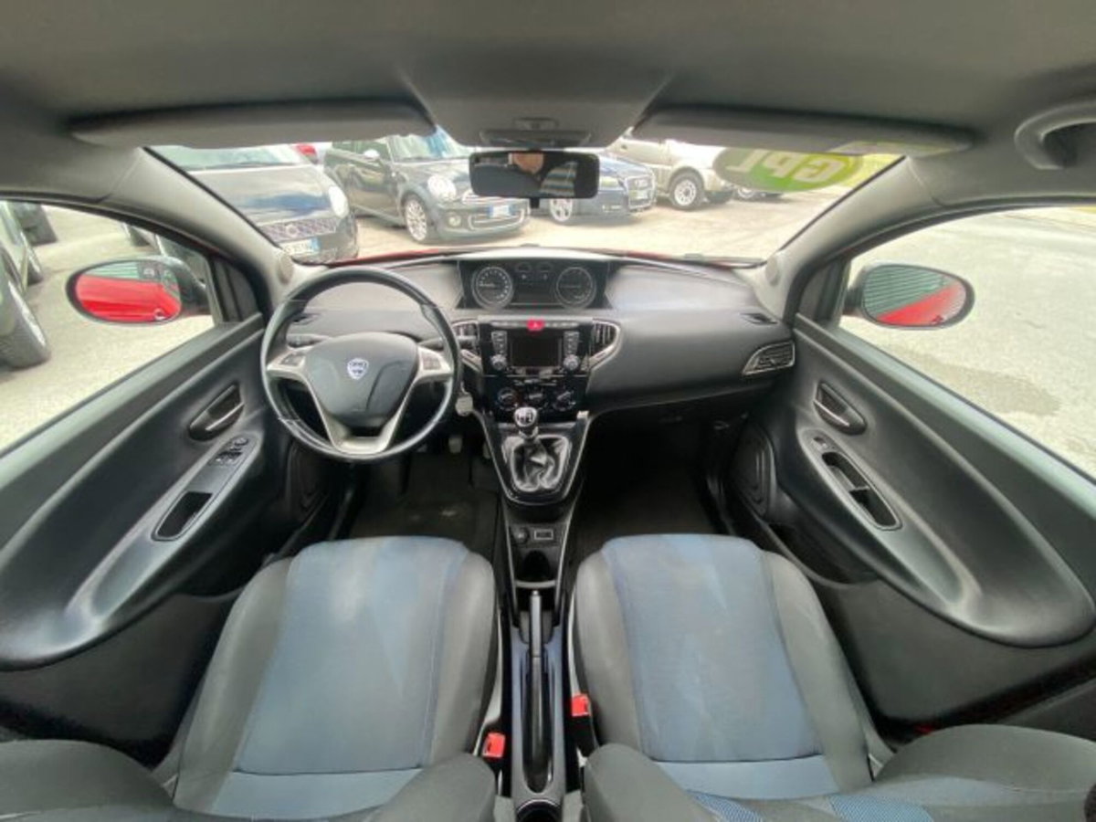 Lancia Ypsilon 1.2 69 CV 5 porte GPL Ecochic Platinum (9)