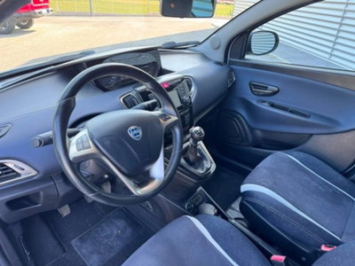 Lancia Ypsilon 1.2 69 CV 5 porte Gold (13)