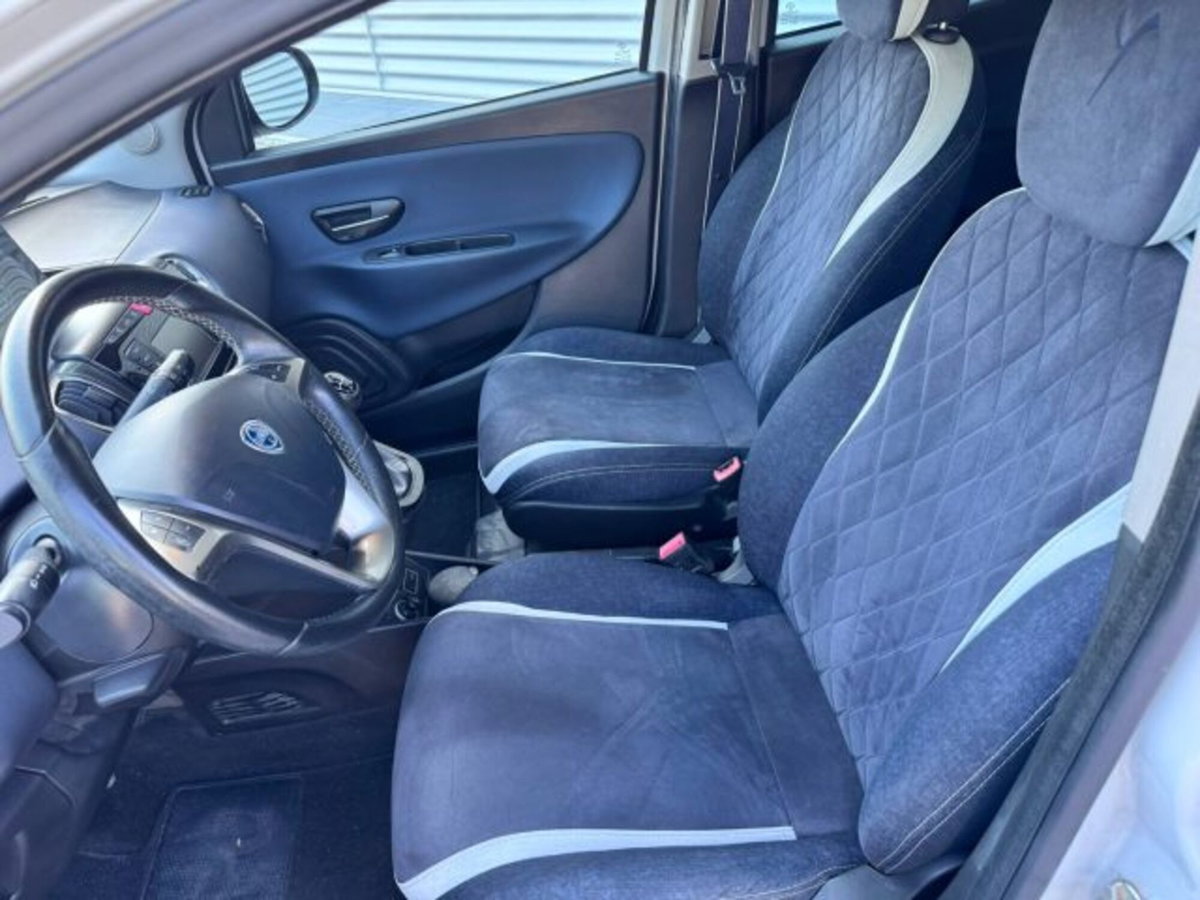 Lancia Ypsilon 1.2 69 CV 5 porte Gold (15)