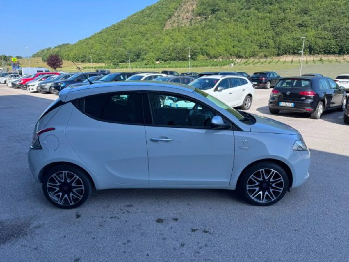 Lancia Ypsilon 1.2 69 CV 5 porte Gold (4)