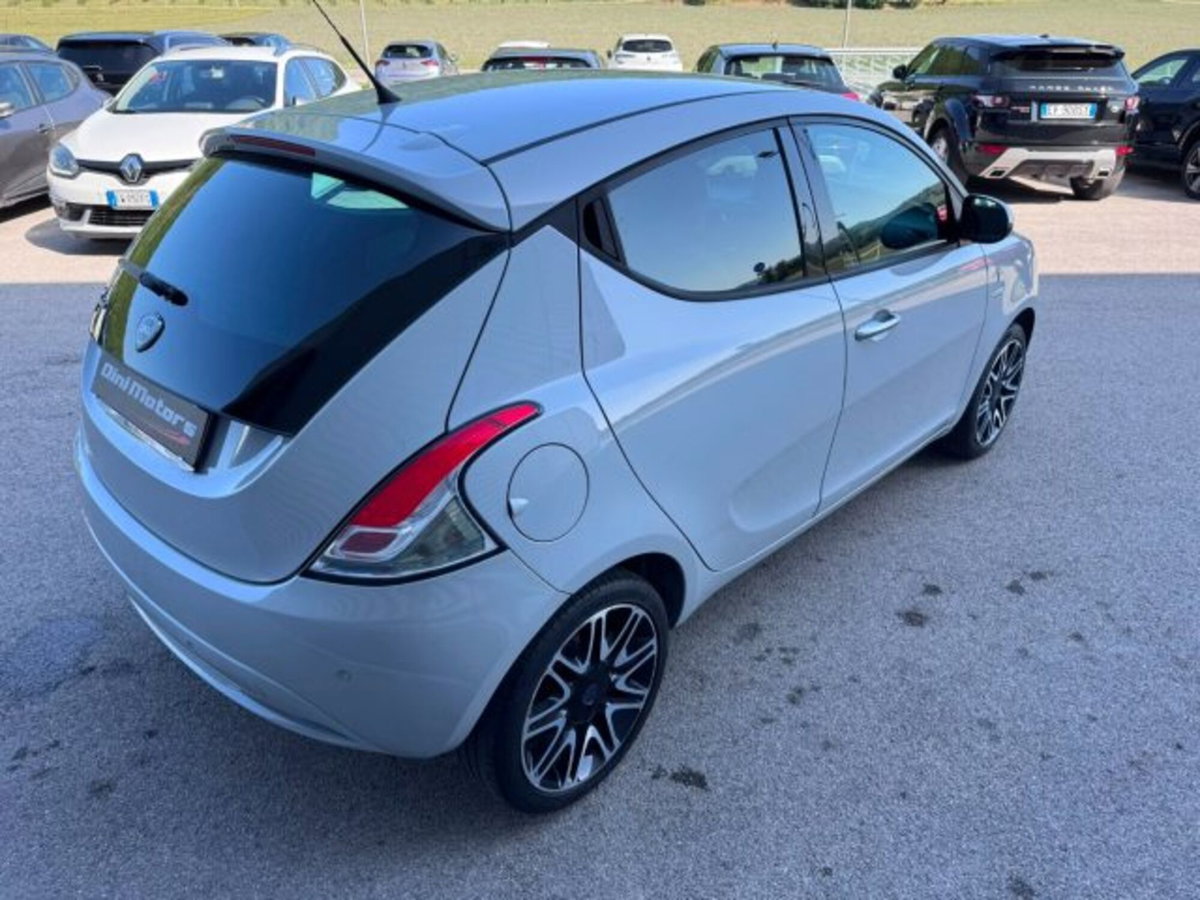 Lancia Ypsilon 1.2 69 CV 5 porte Gold (5)