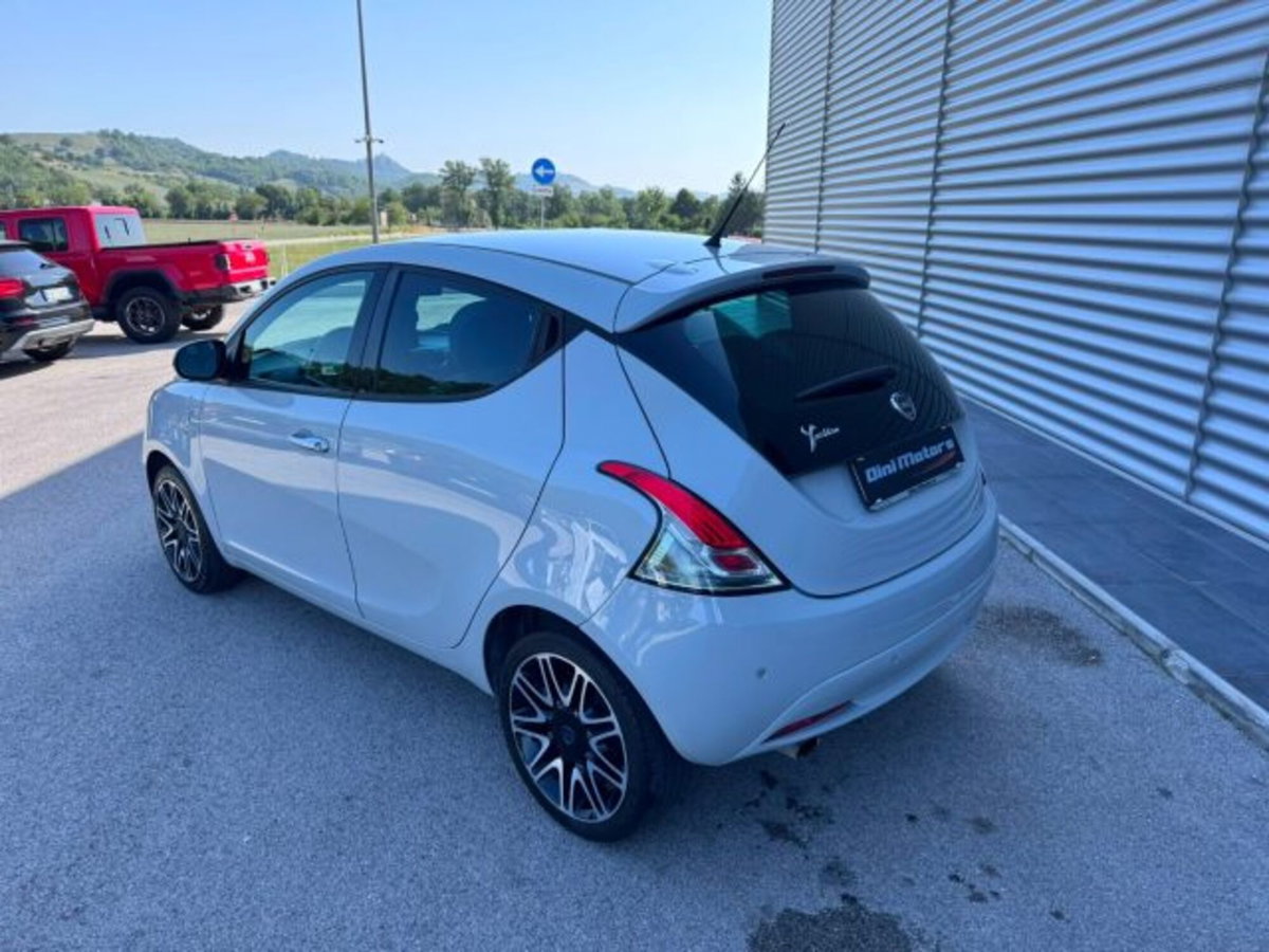 Lancia Ypsilon 1.2 69 CV 5 porte Gold (7)
