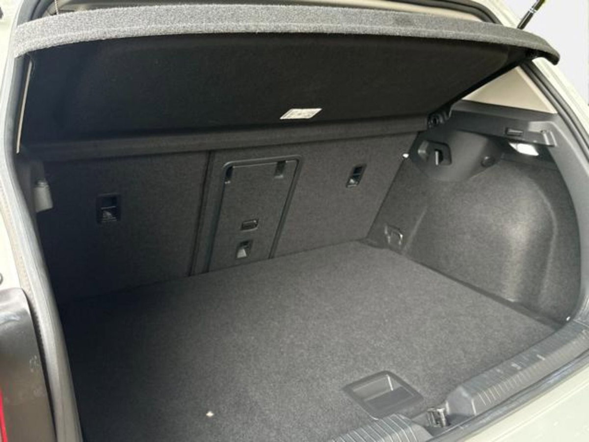 Volkswagen Golf Variant 2.0 TDI SCR DSG Life (14)