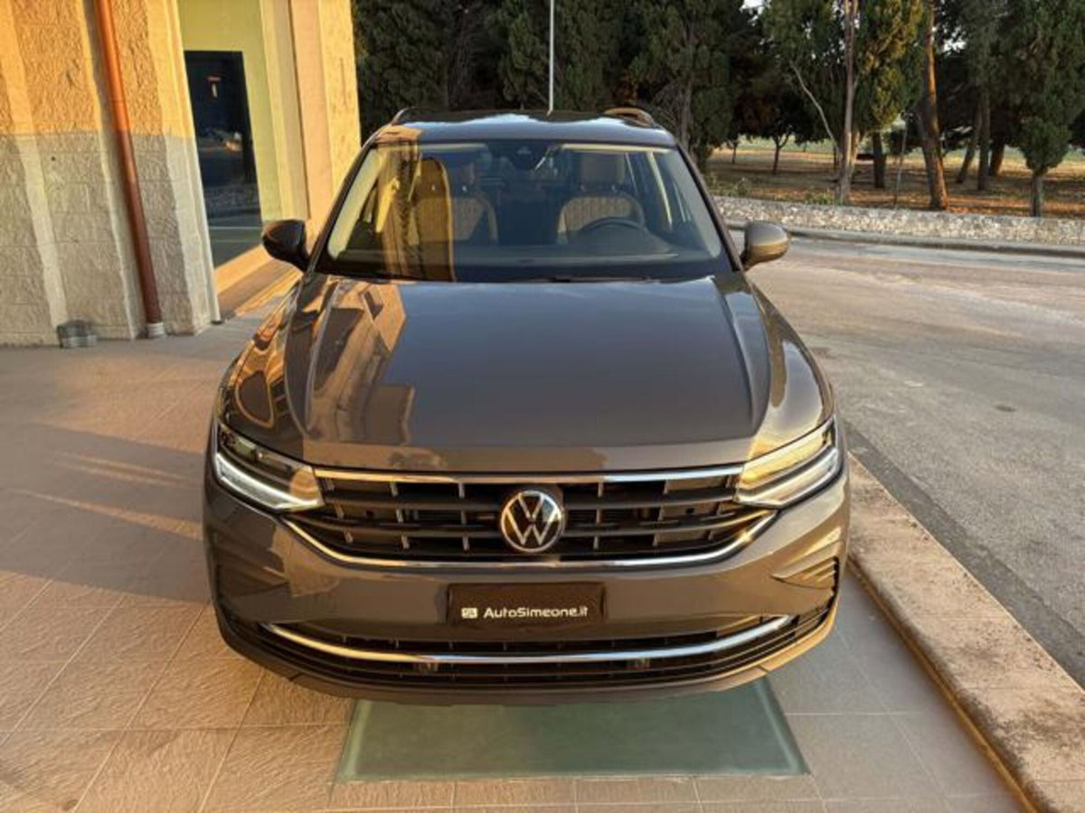 Volkswagen Tiguan 2.0 TDI 150 CV SCR DSG 4MOTION Life (2)