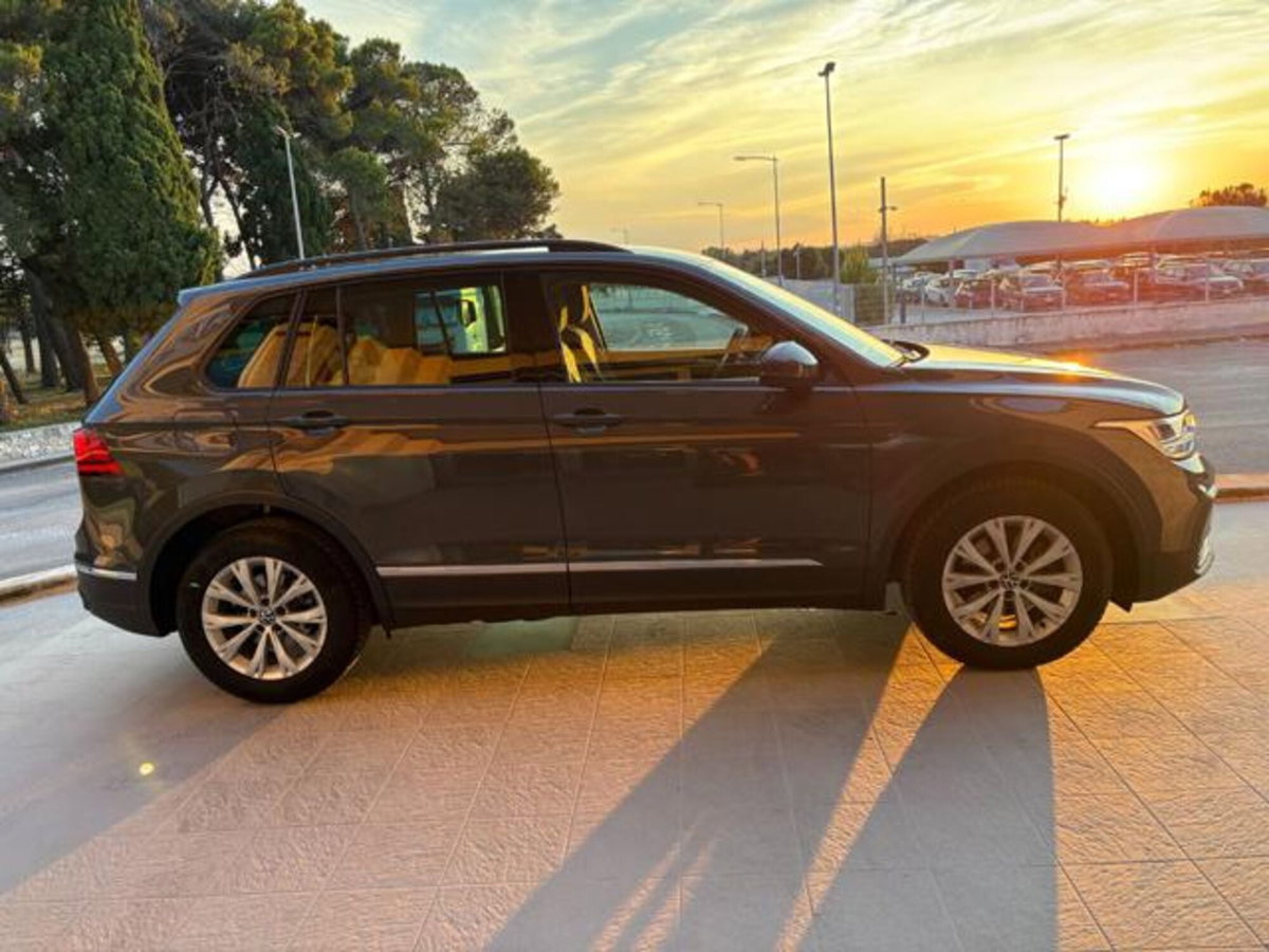 Volkswagen Tiguan 2.0 TDI 150 CV SCR DSG 4MOTION Life (4)