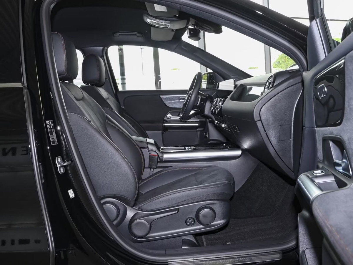 Mercedes-Benz GLA SUV Elettrica 200 AMG Line Advanced Plus (7)