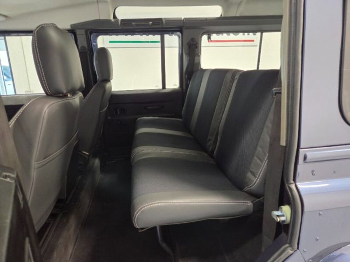 Land Rover Defender 110 2.5 Td5 cat Station Wagon SE (11)