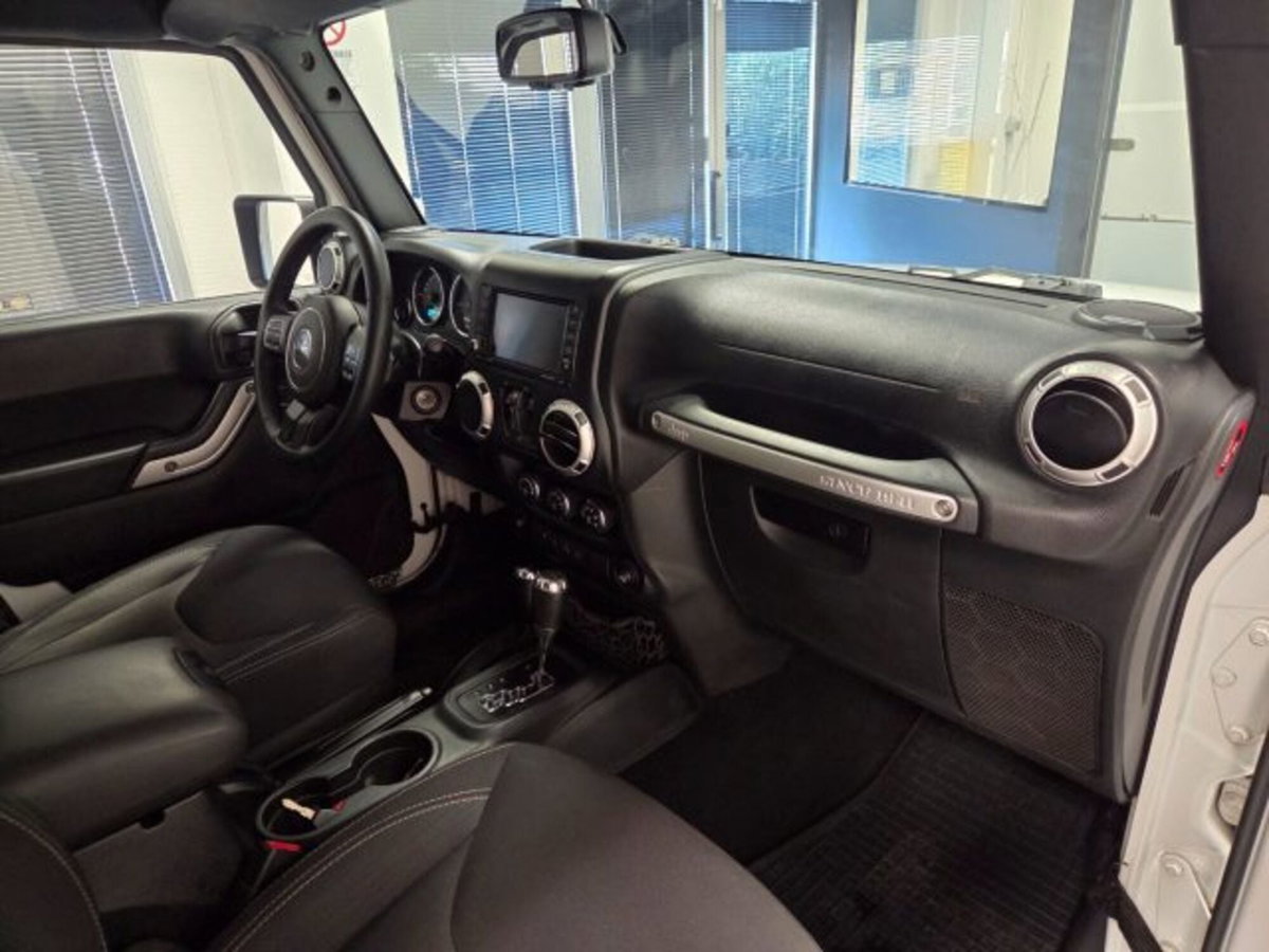 Jeep Wrangler Unlimited 2.8 CRD DPF Rubicon Auto (10)