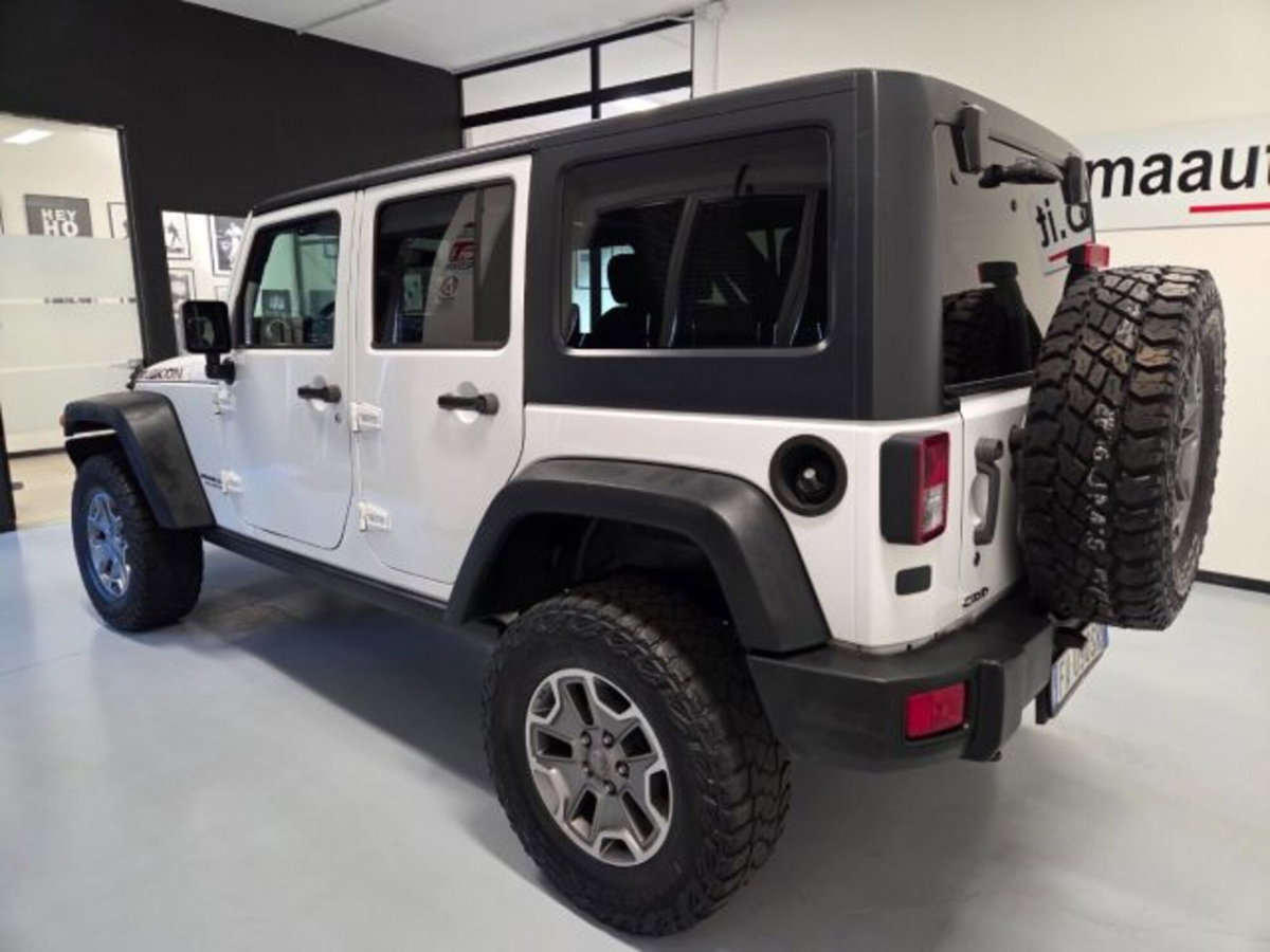 Jeep Wrangler Unlimited 2.8 CRD DPF Rubicon Auto (6)