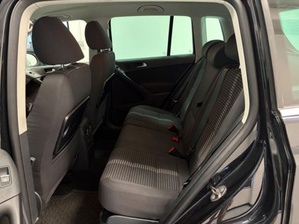 Volkswagen Tiguan 2.0 TDI DPF 4MOTION DSG Sport & Style (9)