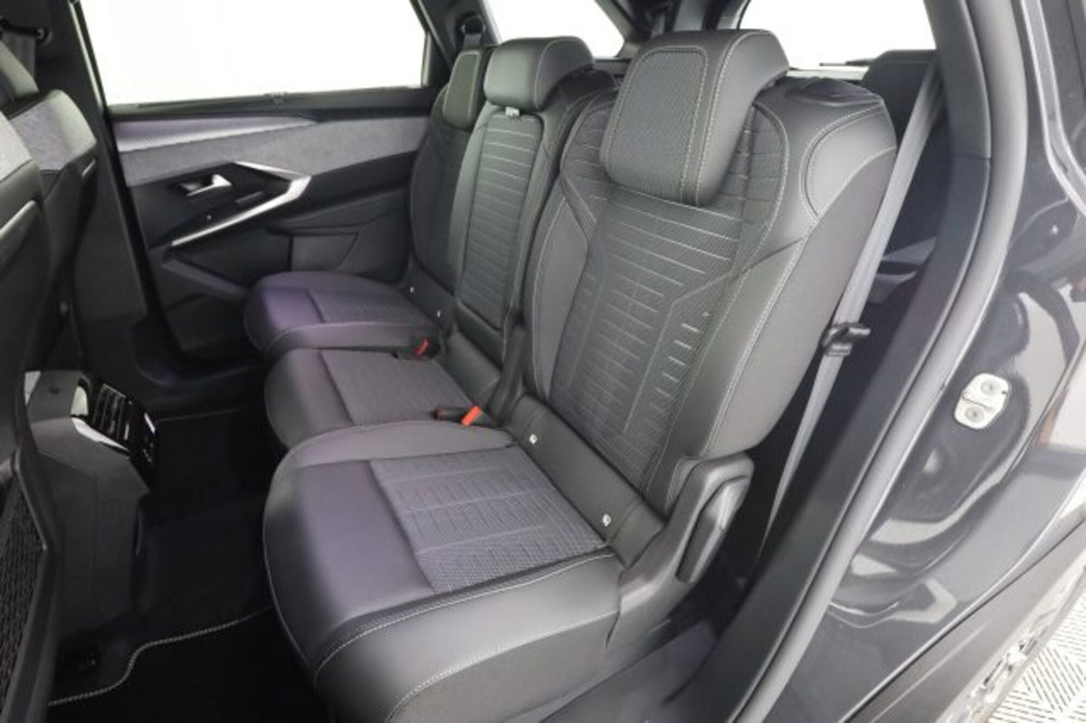 Peugeot 5008 1.2 hybrid GT 145cv 7p.ti e-dcs6 (11)