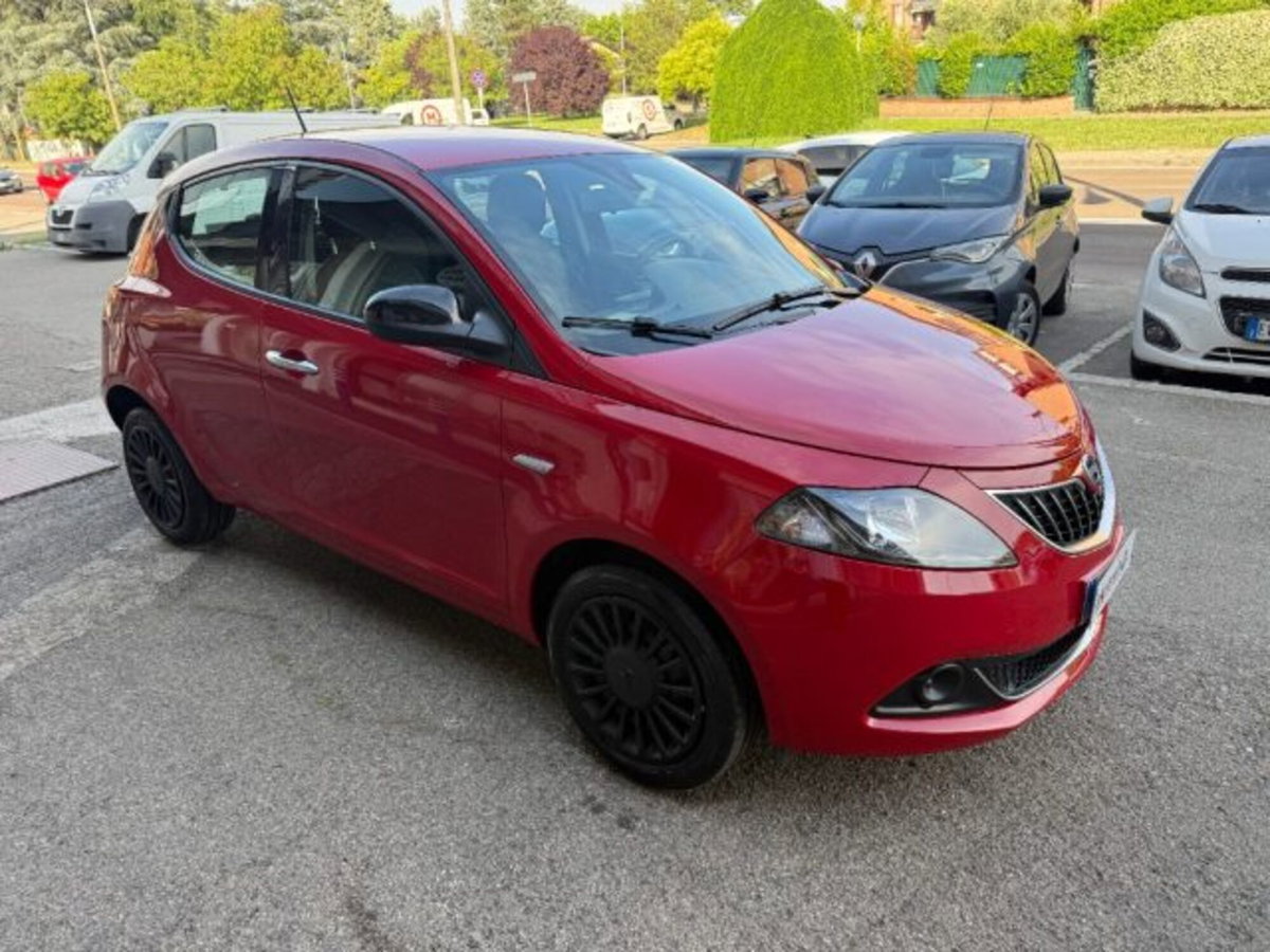 Lancia Ypsilon 1.0 FireFly 5 porte S&S Hybrid Ecochic Silver (10)