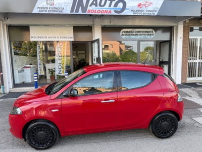 Lancia Ypsilon 1.0 FireFly 5 porte S&S Hybrid Ecochic Silver (2)