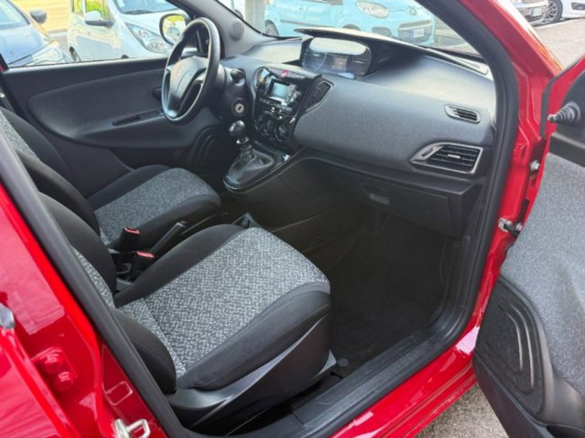 Lancia Ypsilon 1.0 FireFly 5 porte S&S Hybrid Ecochic Silver (5)