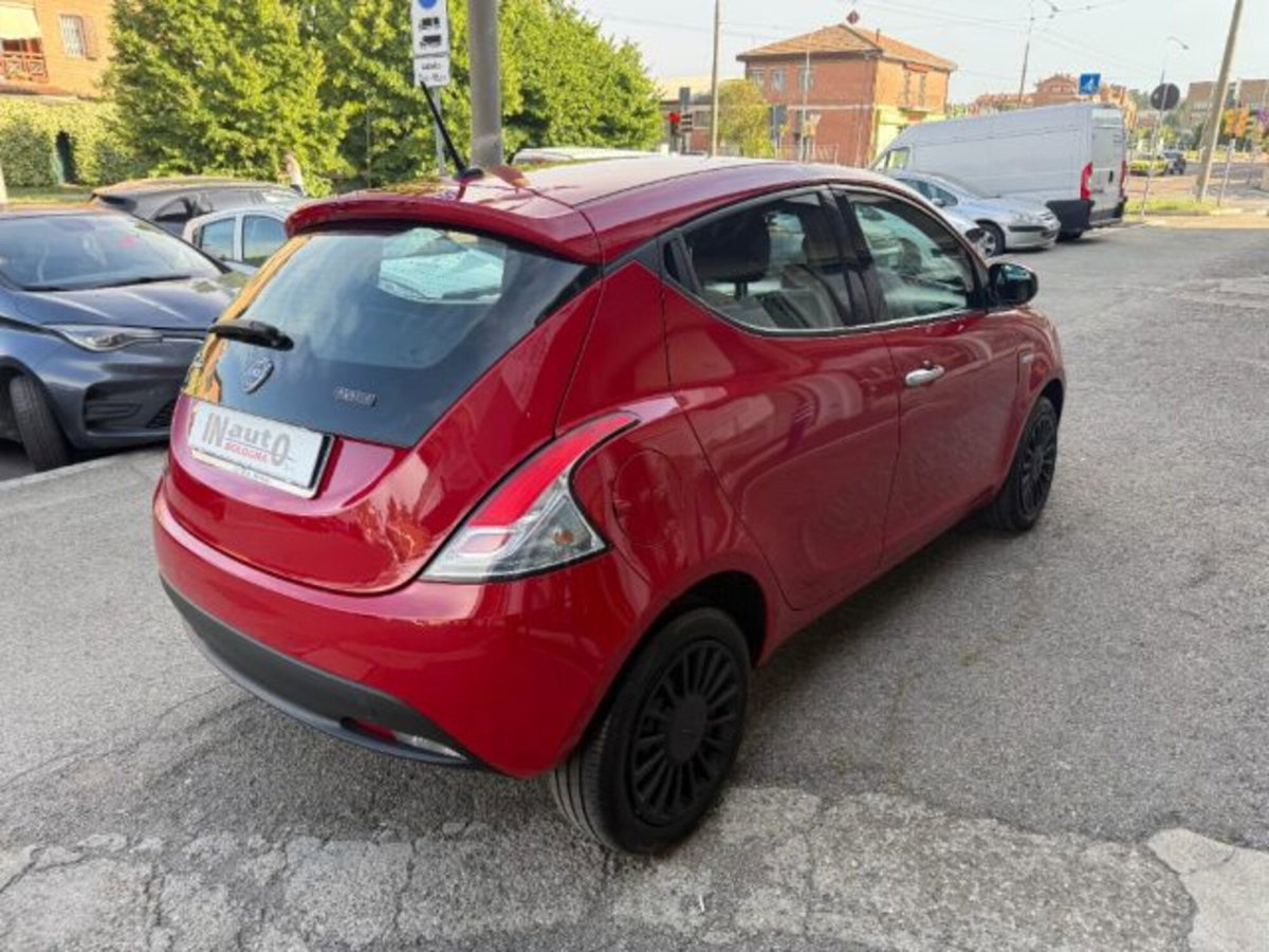 Lancia Ypsilon 1.0 FireFly 5 porte S&S Hybrid Ecochic Silver (8)
