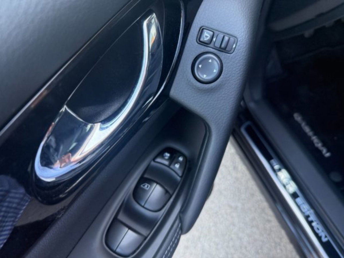 Nissan Qashqai 1.6 dCi 4WD Tekna (17)