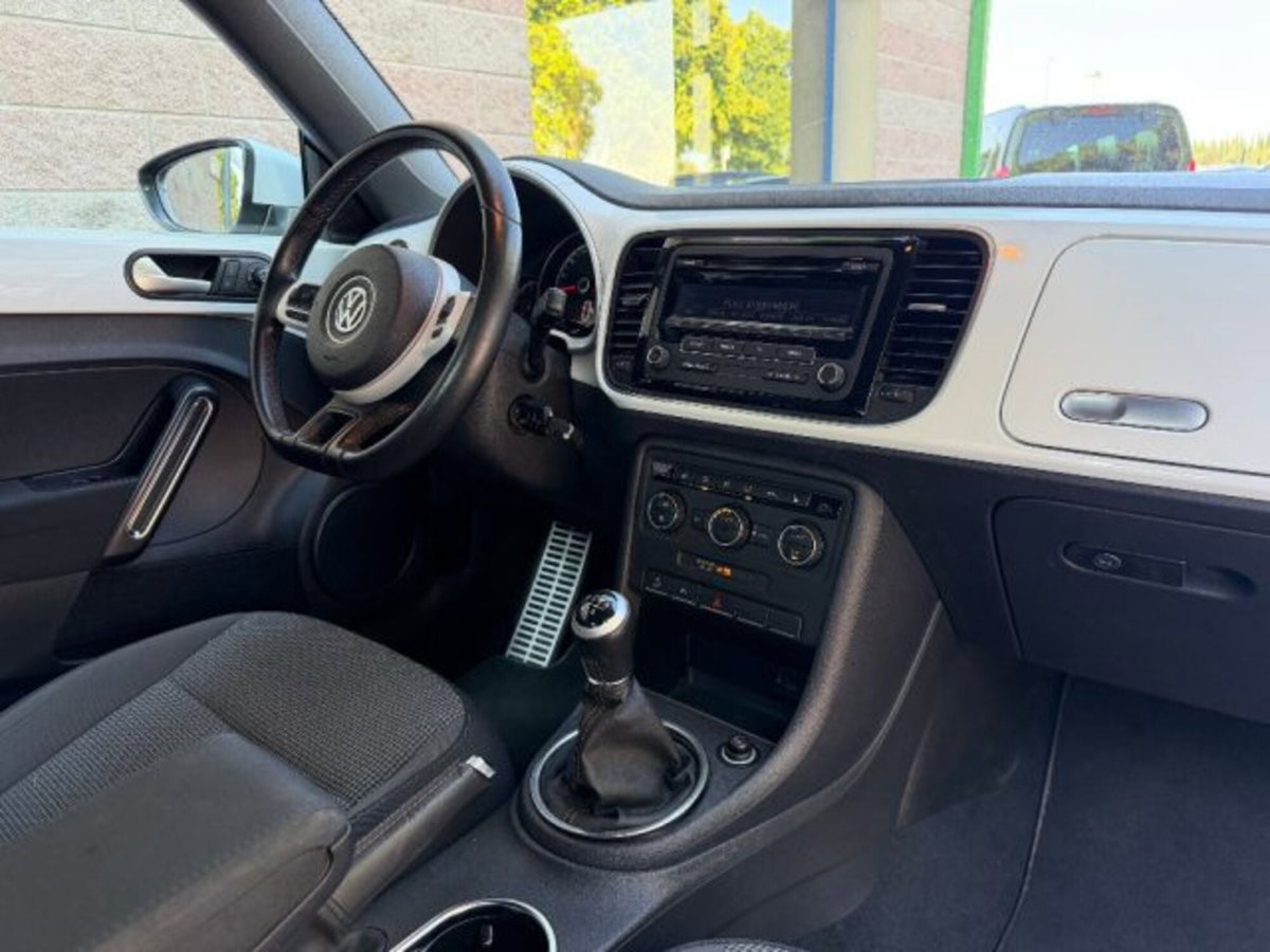 Volkswagen Maggiolino Cabrio 2.0 TDI Design BlueMotion Technology (12)
