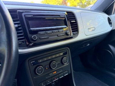 Volkswagen Maggiolino Cabrio 2.0 TDI Design BlueMotion Technology (15)