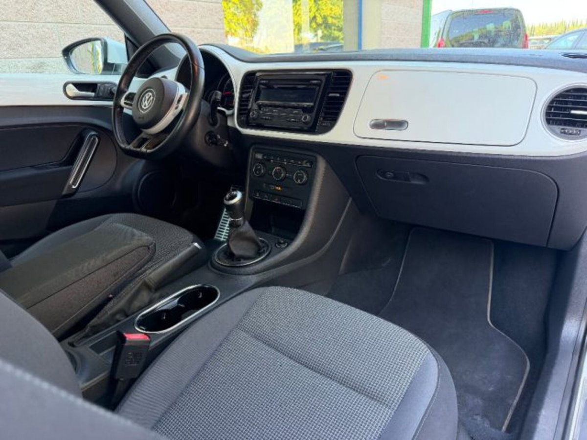 Volkswagen Maggiolino Cabrio 2.0 TDI Design BlueMotion Technology (16)