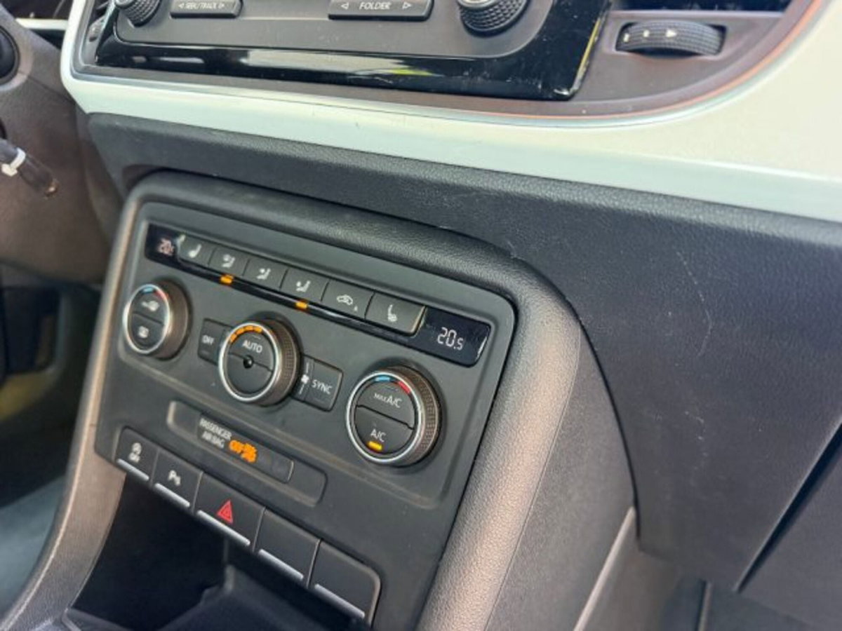 Volkswagen Maggiolino Cabrio 2.0 TDI Design BlueMotion Technology (19)