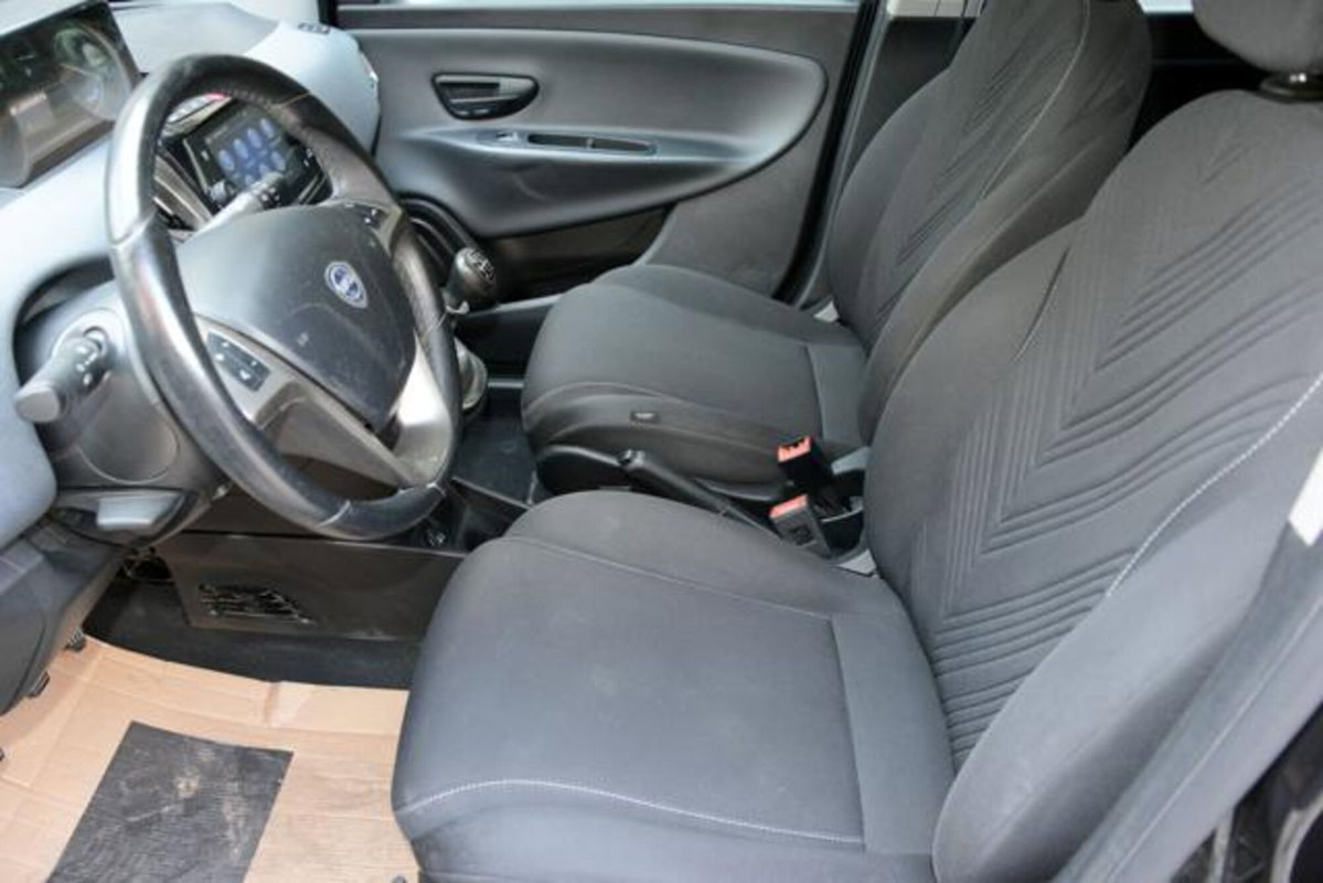 Lancia Ypsilon 1.0 FireFly 5 porte S&S Hybrid Ecochic Gold (10)