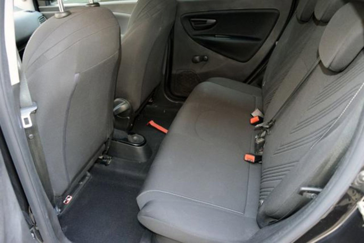 Lancia Ypsilon 1.0 FireFly 5 porte S&S Hybrid Ecochic Gold (11)