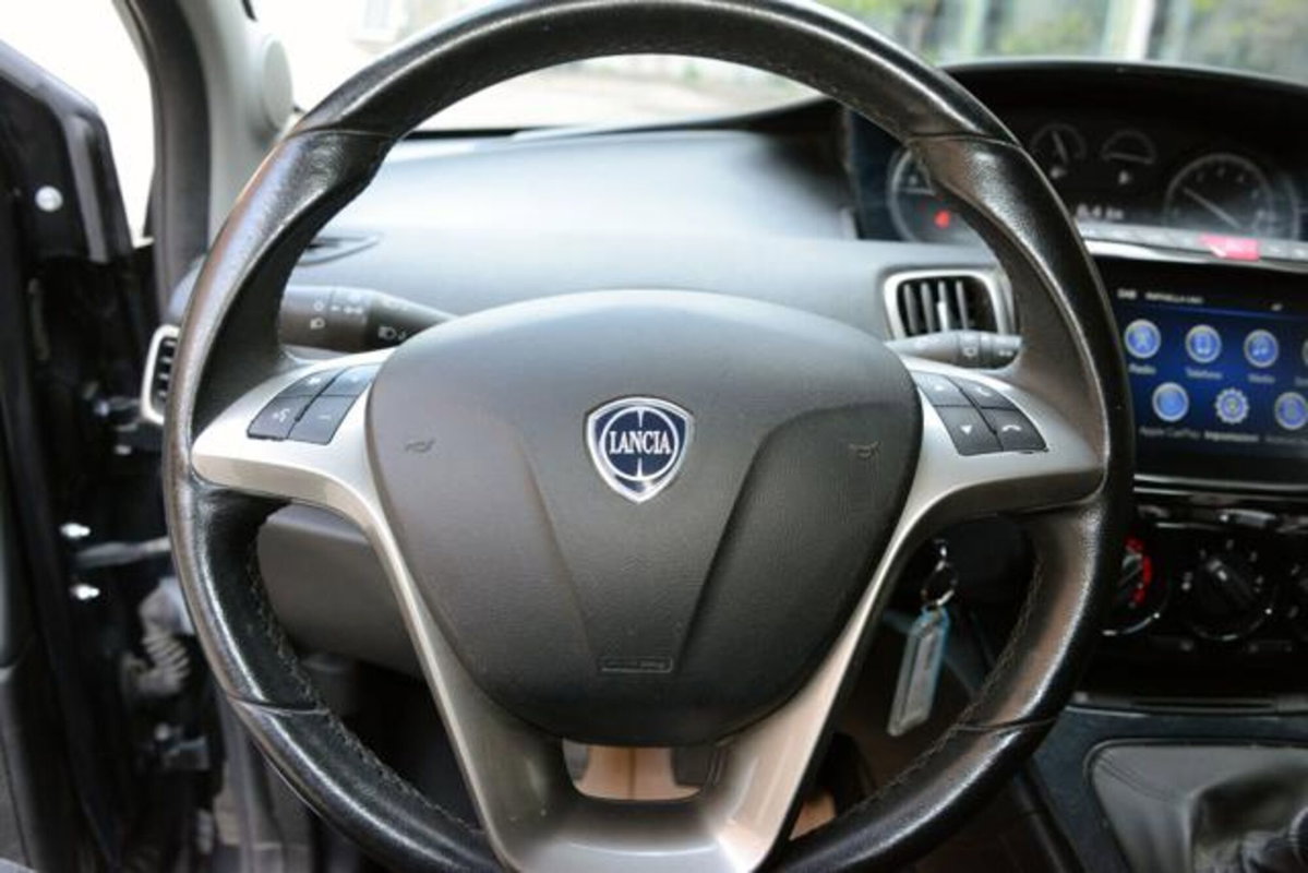 Lancia Ypsilon 1.0 FireFly 5 porte S&S Hybrid Ecochic Gold (14)