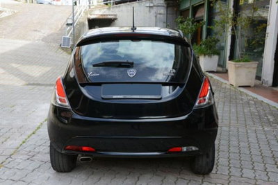 Lancia Ypsilon 1.0 FireFly 5 porte S&S Hybrid Ecochic Gold (4)