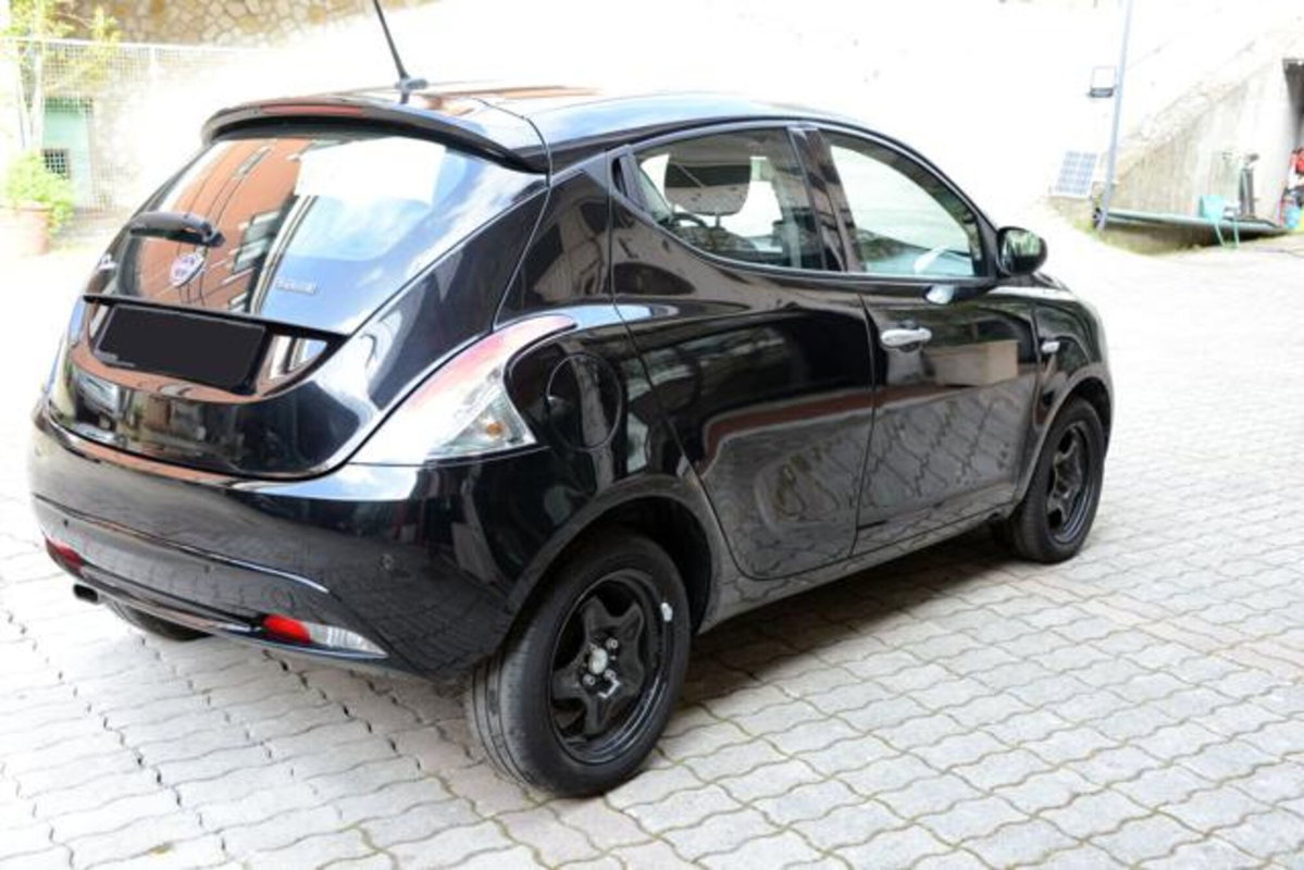 Lancia Ypsilon 1.0 FireFly 5 porte S&S Hybrid Ecochic Gold (5)