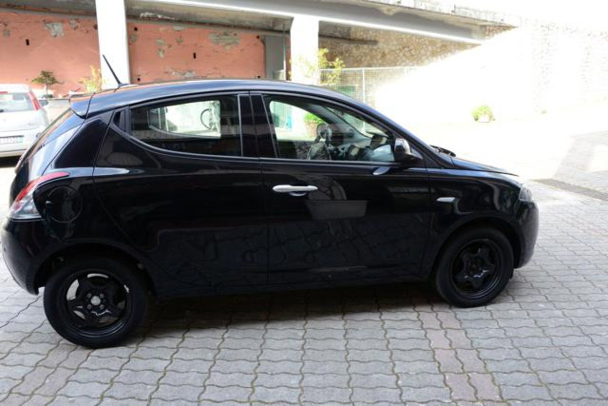 Lancia Ypsilon 1.0 FireFly 5 porte S&S Hybrid Ecochic Gold (6)