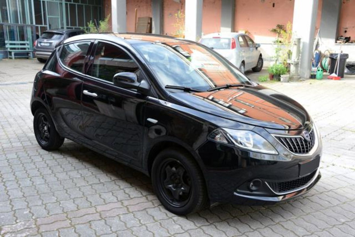Lancia Ypsilon 1.0 FireFly 5 porte S&S Hybrid Ecochic Gold (8)
