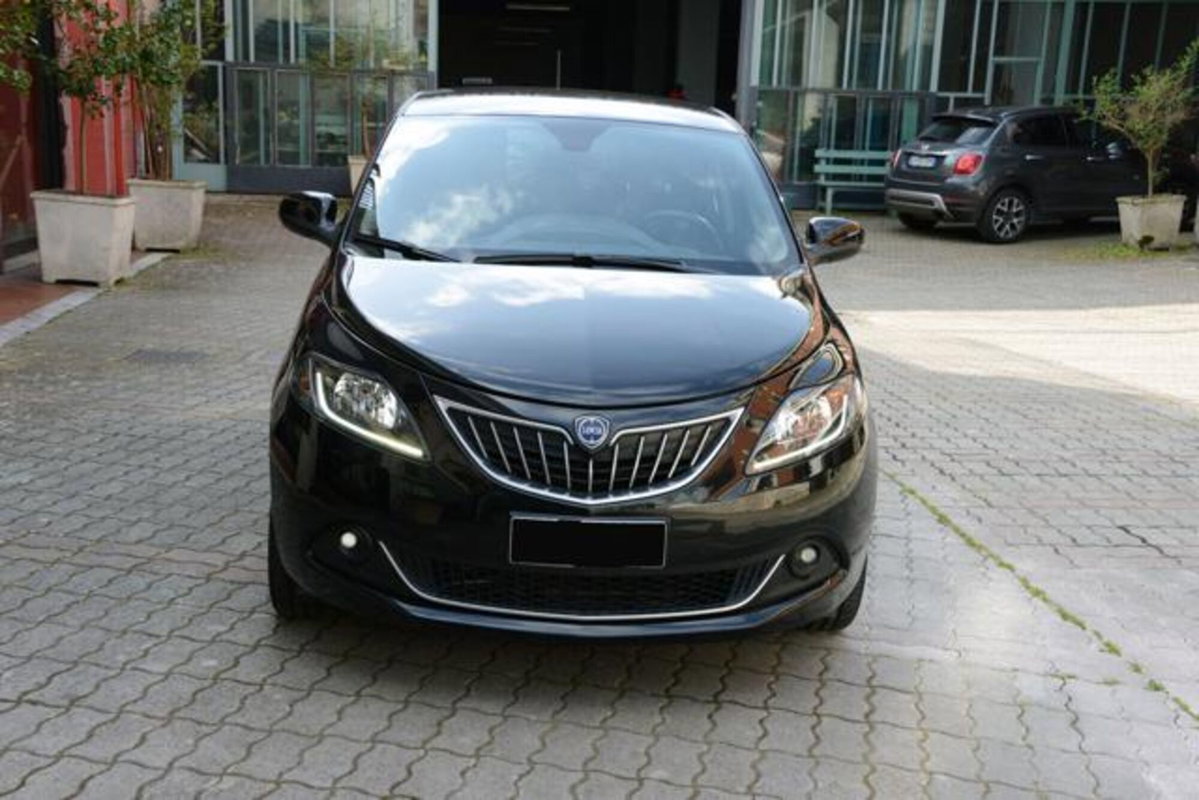 Lancia Ypsilon 1.0 FireFly 5 porte S&S Hybrid Ecochic Gold (9)