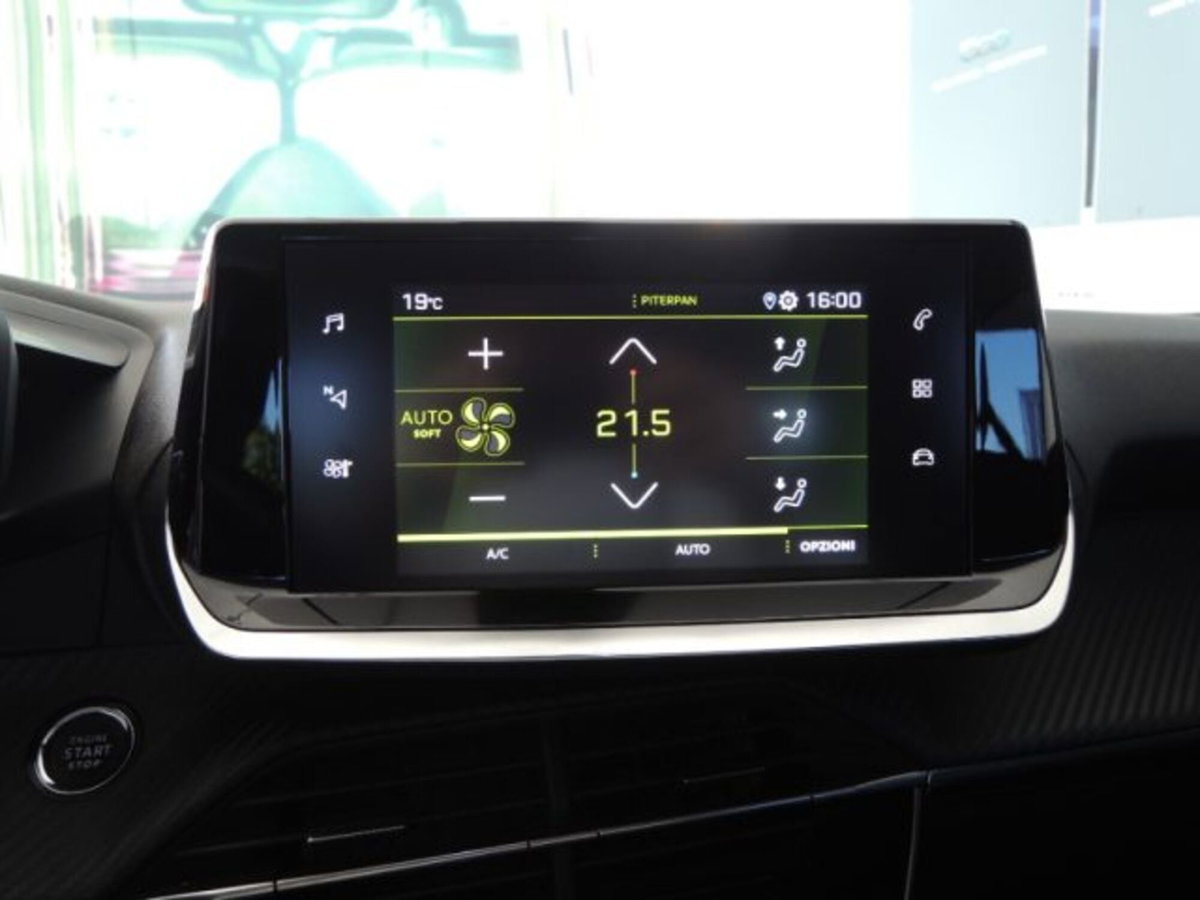 Peugeot 2008 PureTech 130 S&S Allure Pack (12)