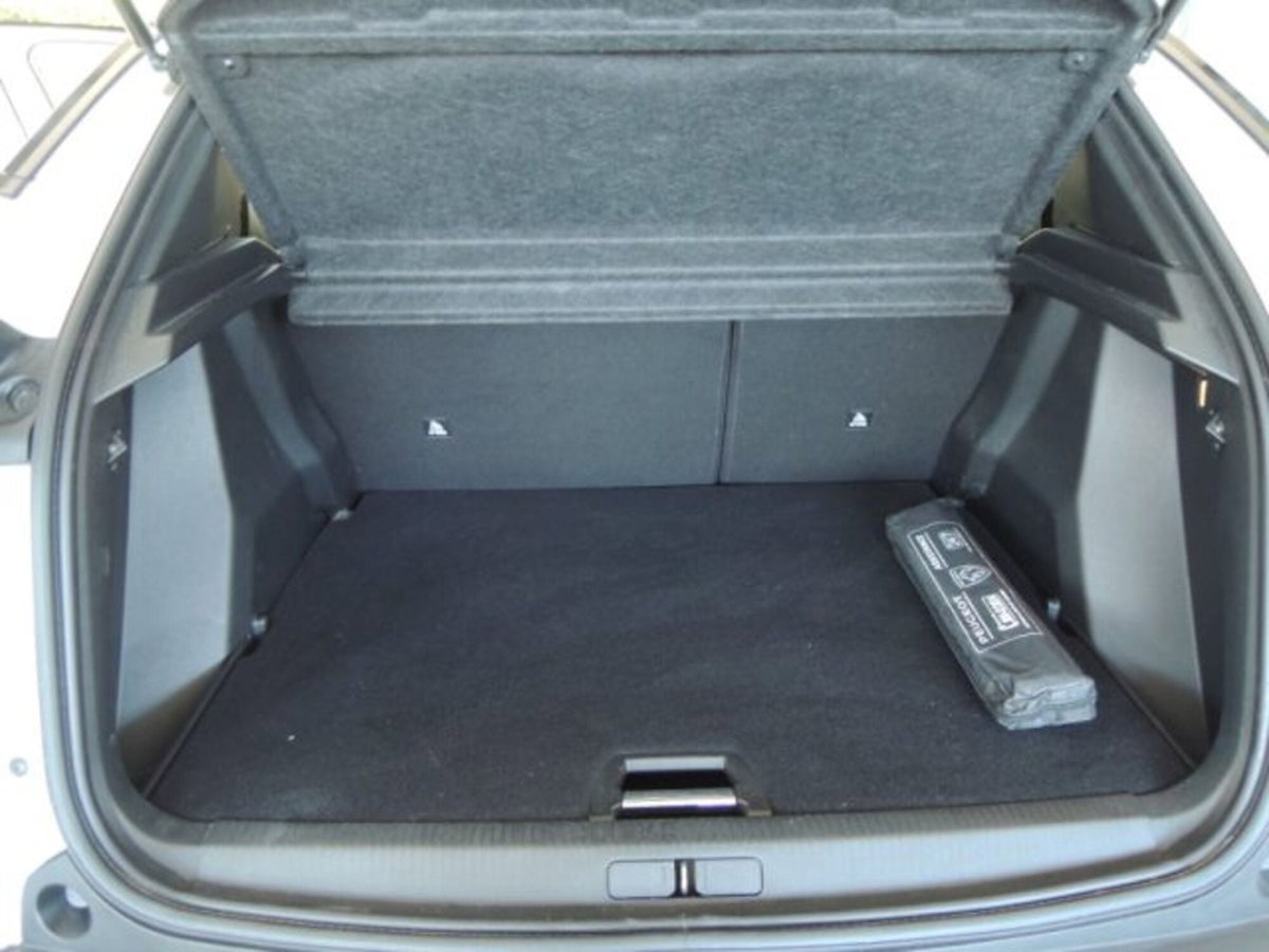 Peugeot 2008 PureTech 130 S&S Allure Pack (14)