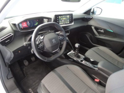 Peugeot 2008 PureTech 130 S&S Allure Pack (7)