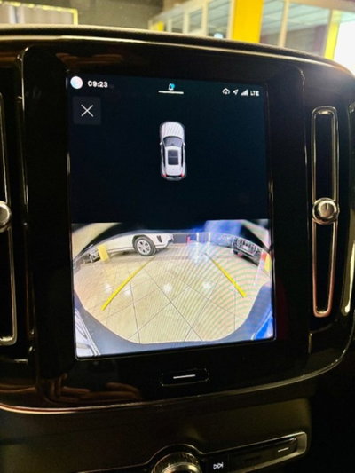 Volvo XC40 B3 automatico Core (11)