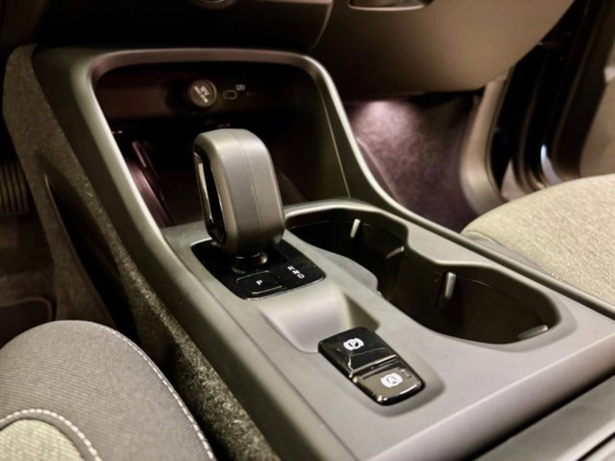 Volvo XC40 B3 automatico Core (13)