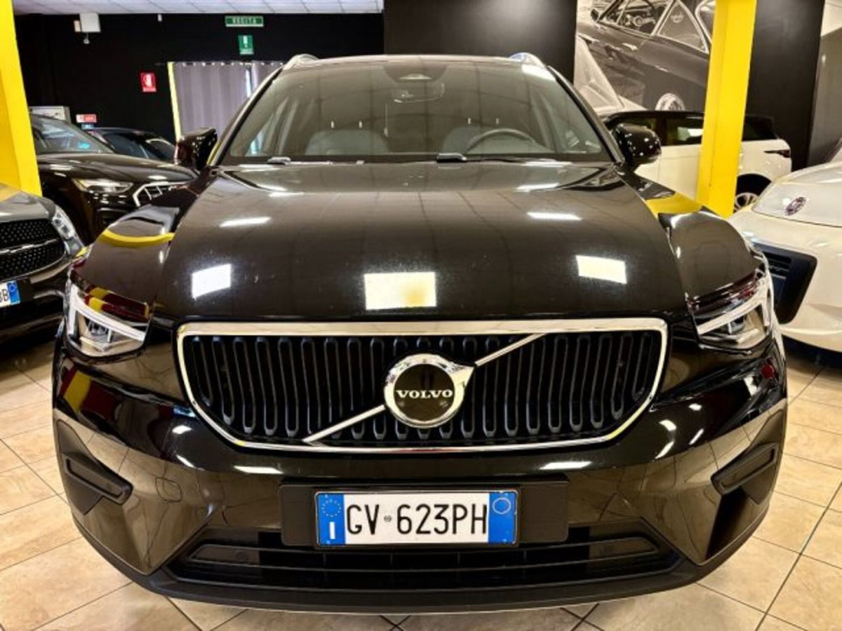 Volvo XC40 B3 automatico Core (2)