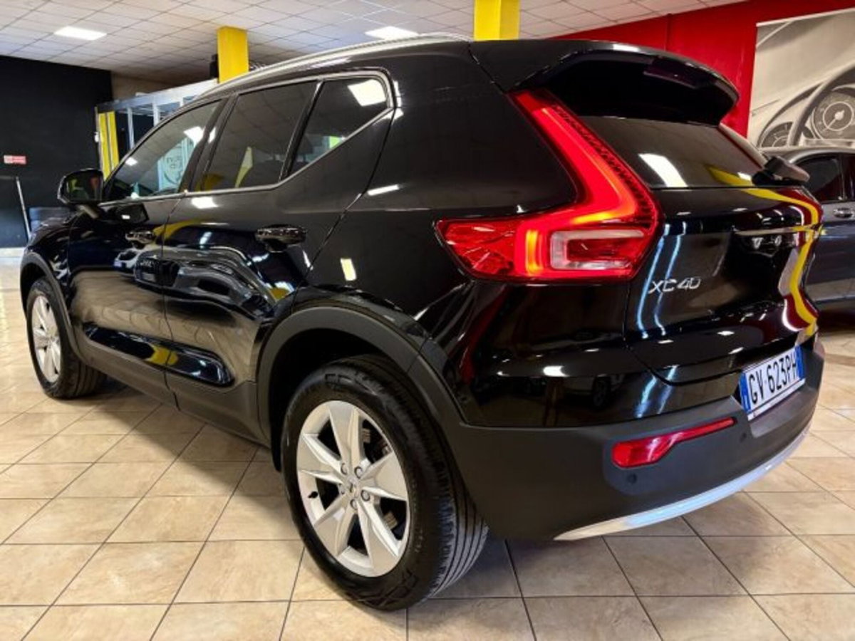 Volvo XC40 B3 automatico Core (4)