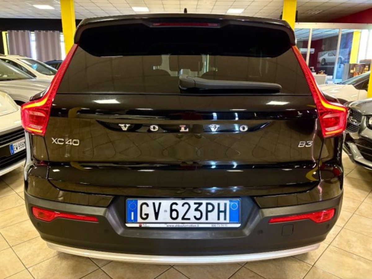 Volvo XC40 B3 automatico Core (5)