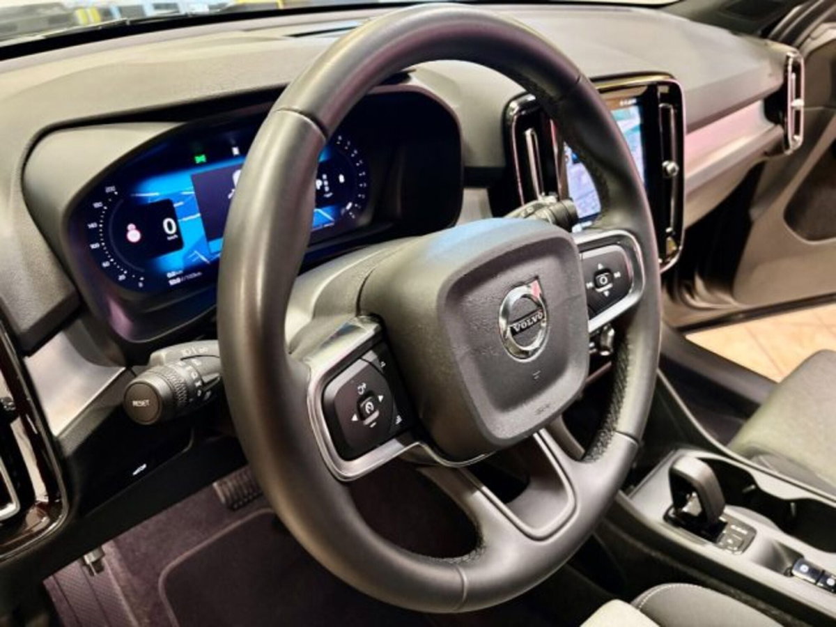Volvo XC40 B3 automatico Core (8)