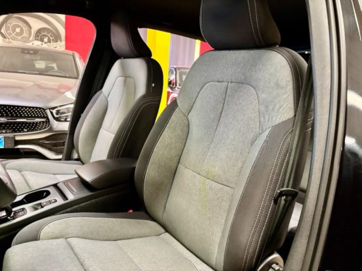 Volvo XC40 B3 automatico Core (9)