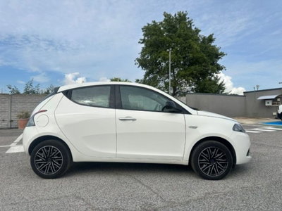 Lancia Ypsilon 1.0 FireFly 5 porte S&S Hybrid Ecochic Gold (2)